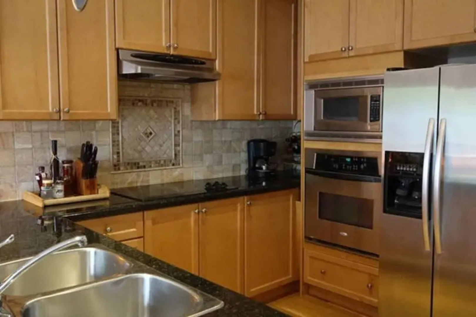 Bright Studio w Full Kitchen and Detached Bathroom