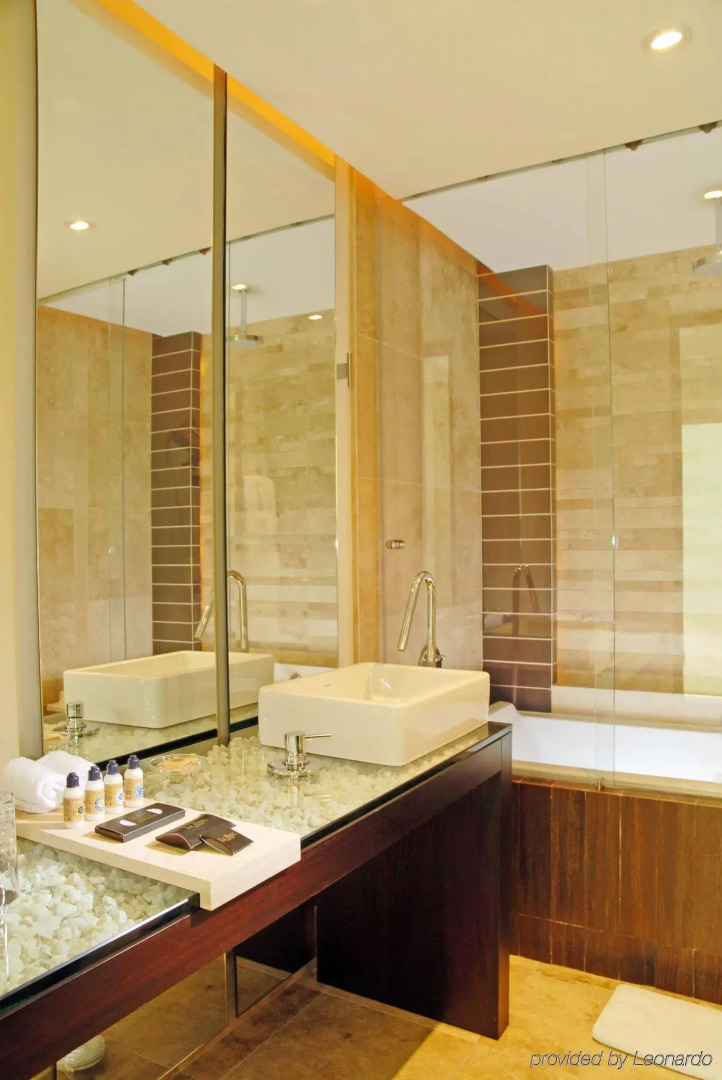 Le Parc Hotel, Beyond Stars