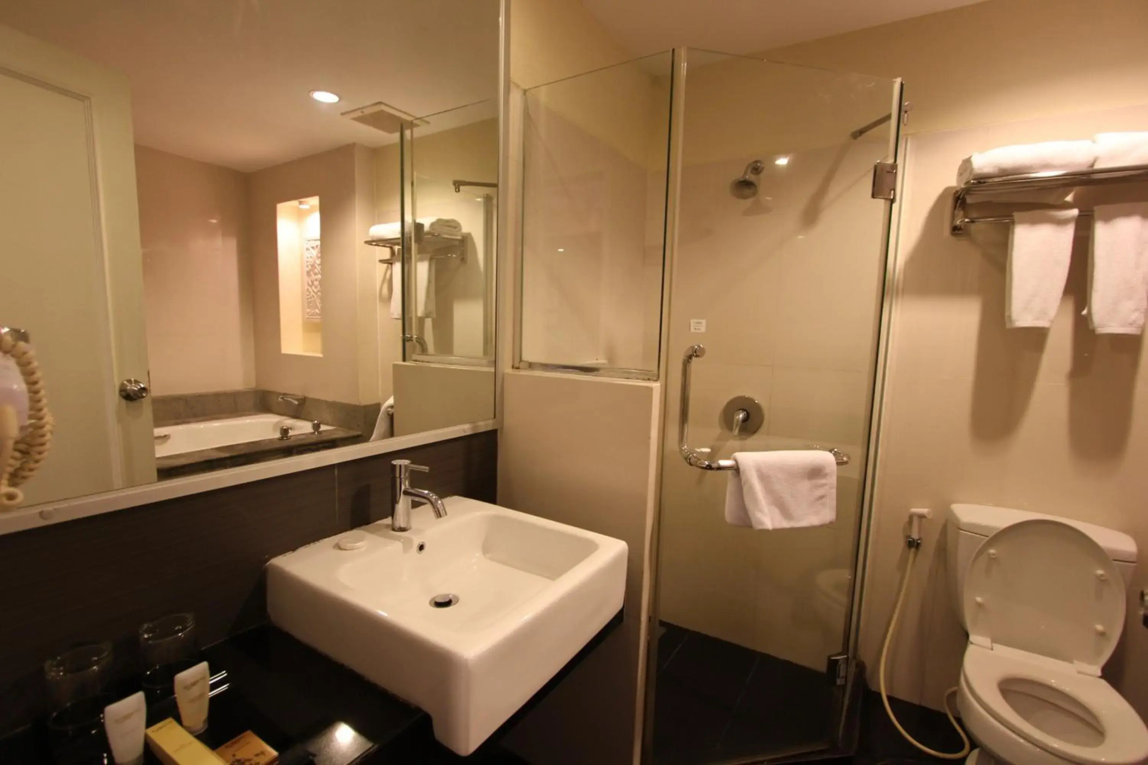 Harmoni One Convention Hotel & Service Apartments