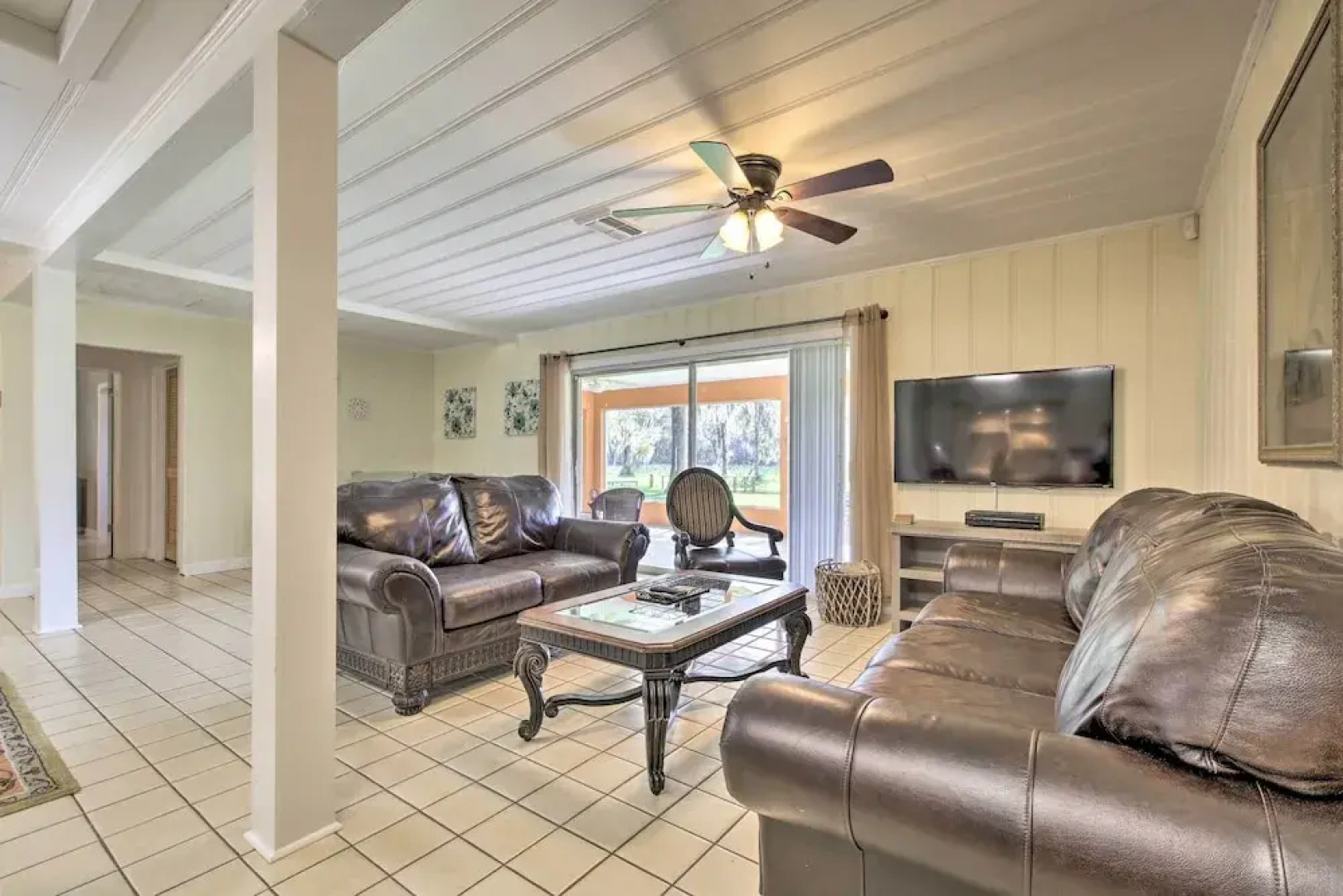 Rainbow River Oasis w/ Kayaks + Furnished Sunroom!