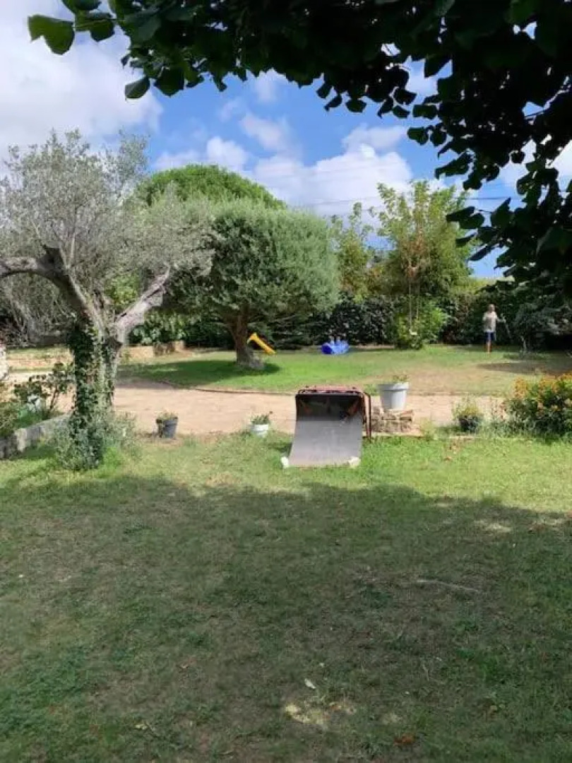Villa Familiale avec Piscine au coeur de 1200m² de jardin..