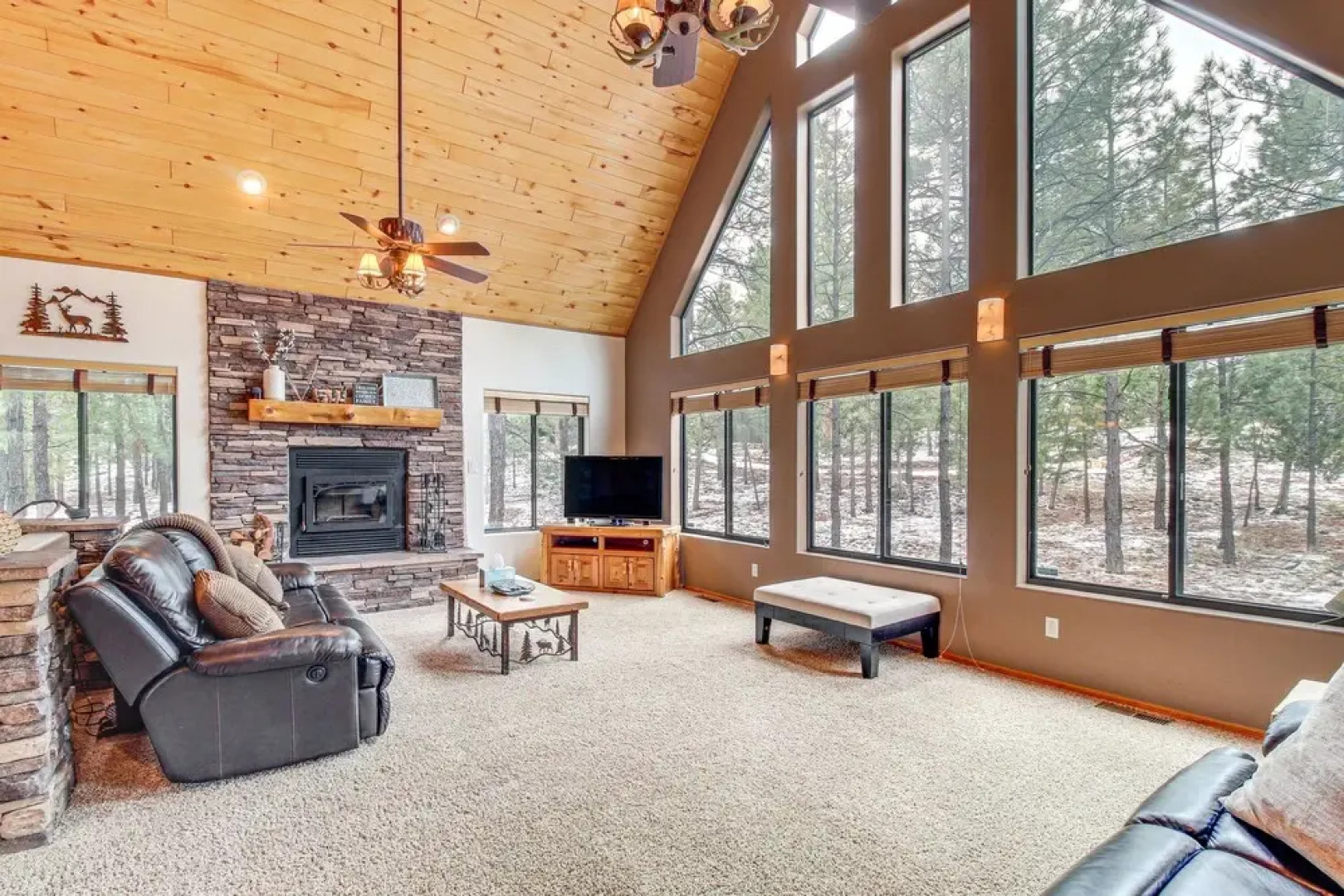 Tranquil Heber-overgaard Cabin w/ Decks & Grill!, Heber