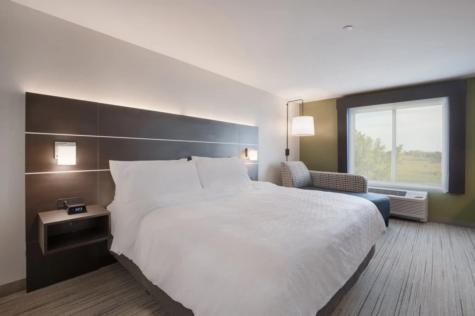 Holiday Inn Express & Suites Chicago - Hoffman Estates