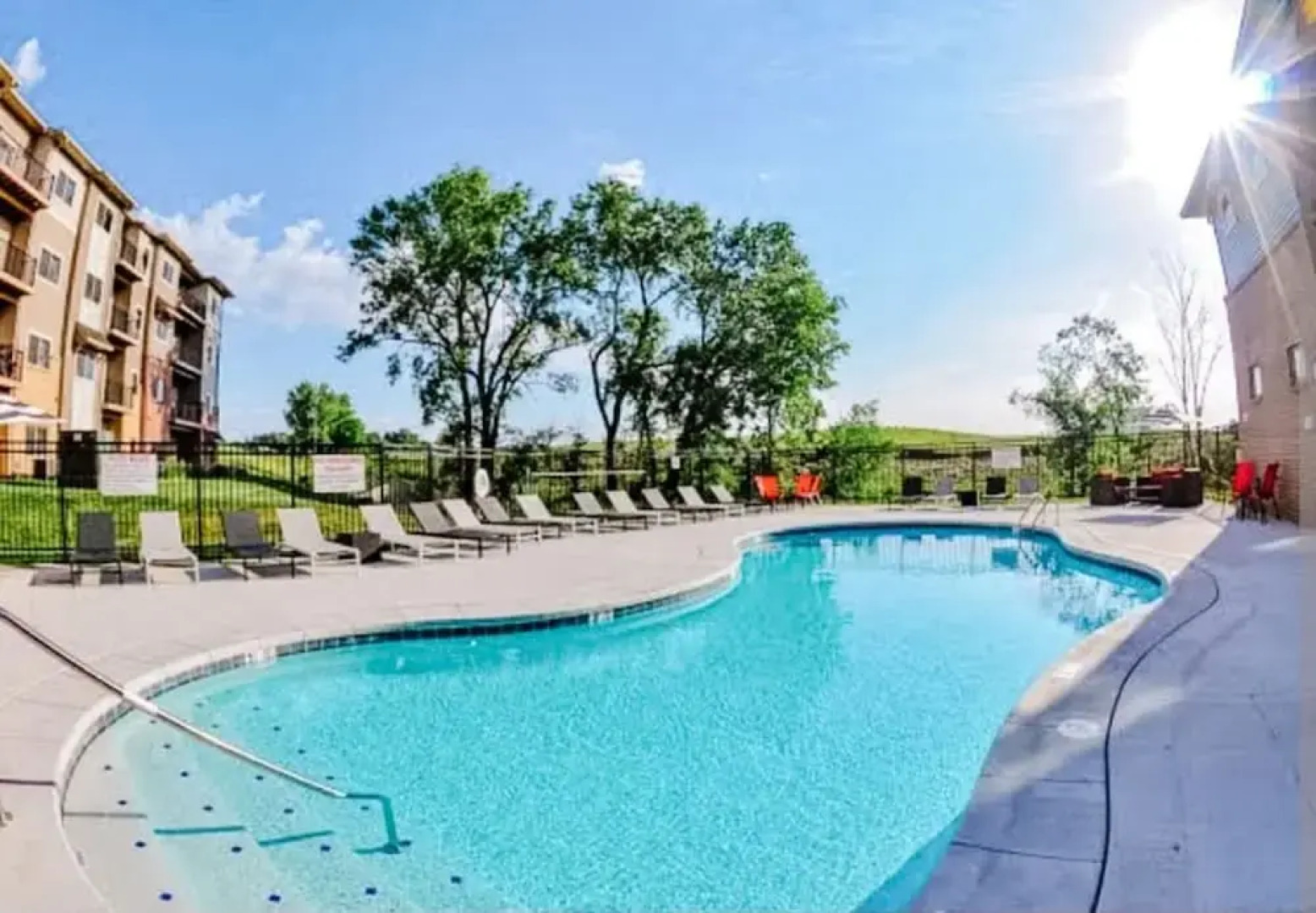 West Des Moines- Garage Gym Pool Jordan Creek