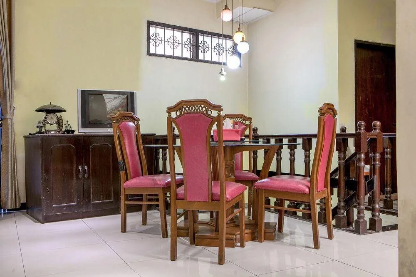 Hotel Salon Fora & Longhill Cafe Fora