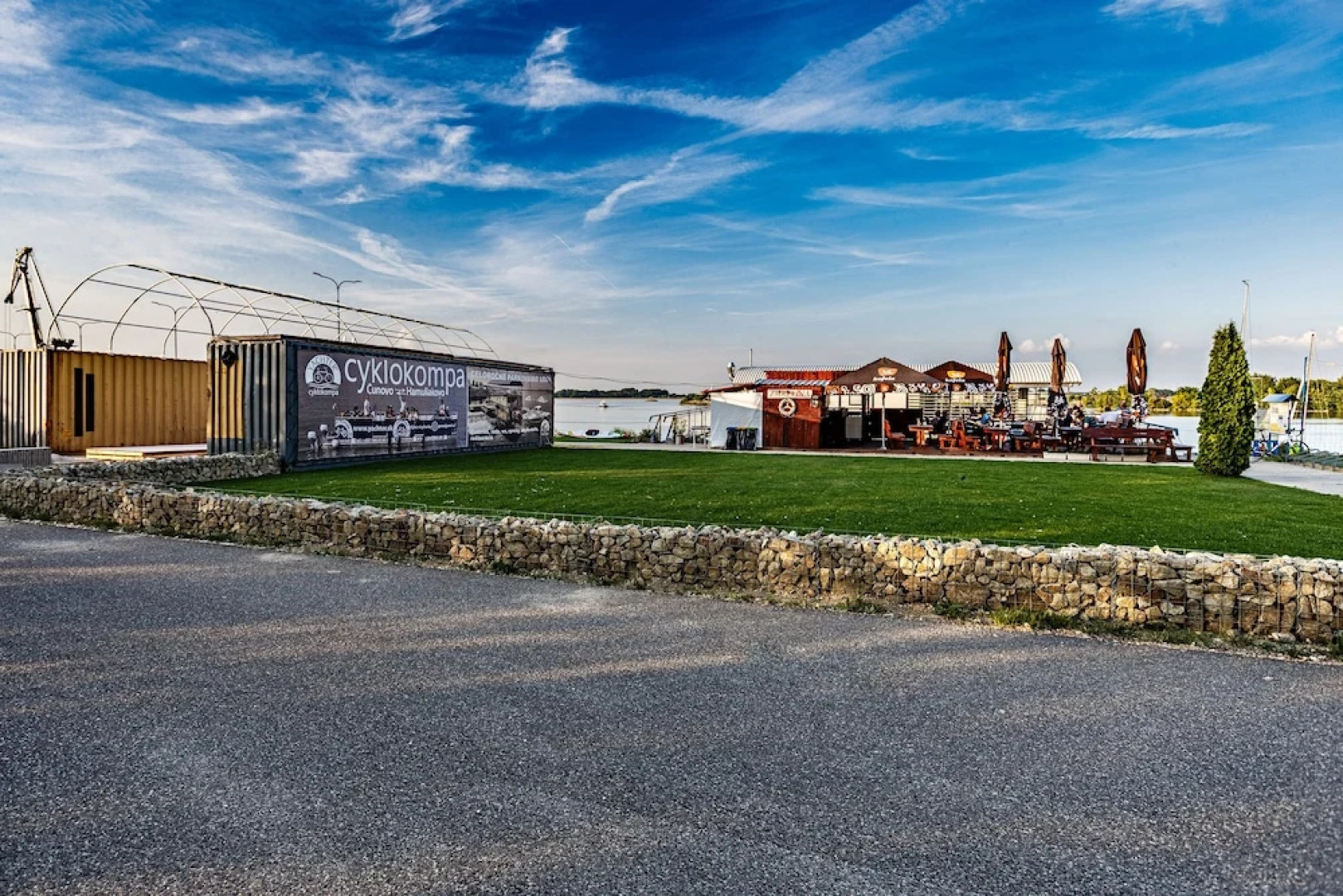 Yachter Club Modra Cajka