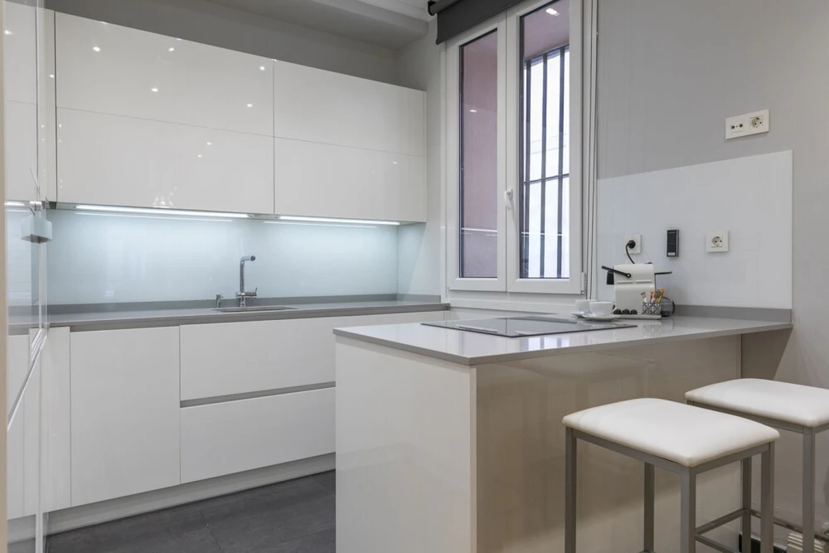 Downtown by Forever Rentals Superior Apartment With 2 Bedrooms. Parking and Wifi