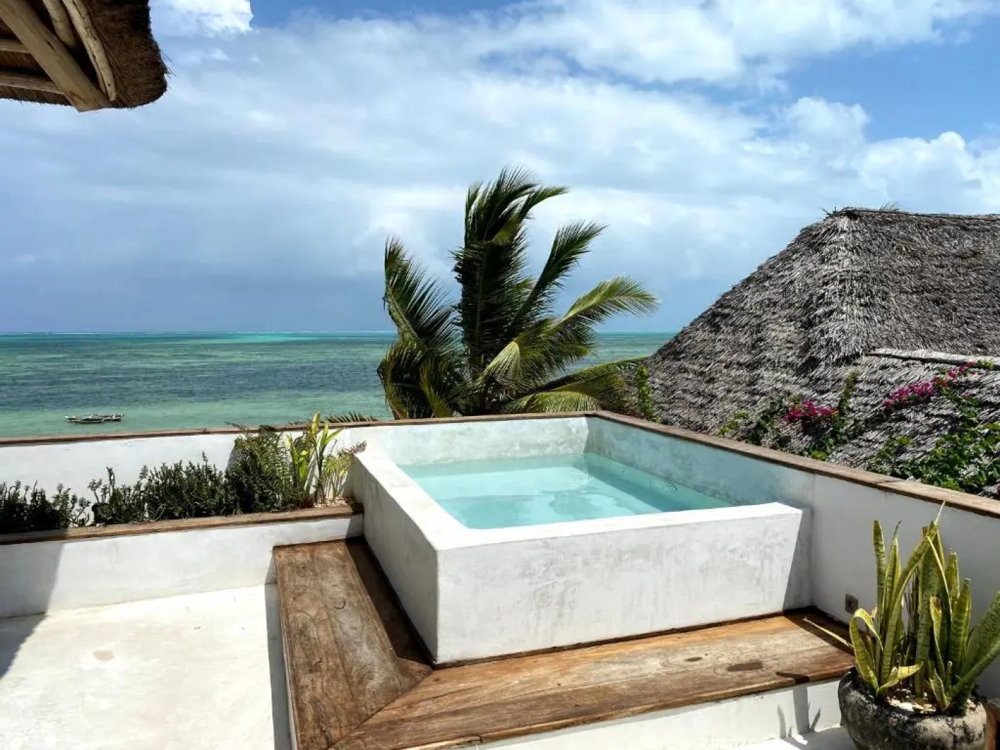 Joya' Beach Suites & Villa