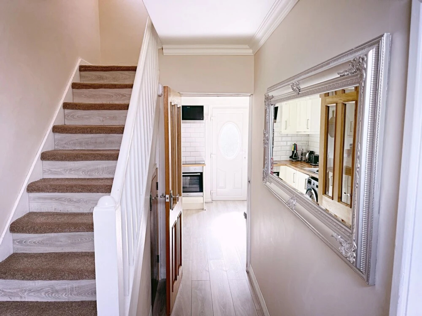 The Serene Stays - 3 Bed Home in Oldham Manchester