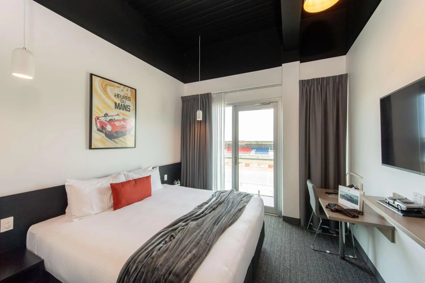 Rydges Pit Lane Hotel