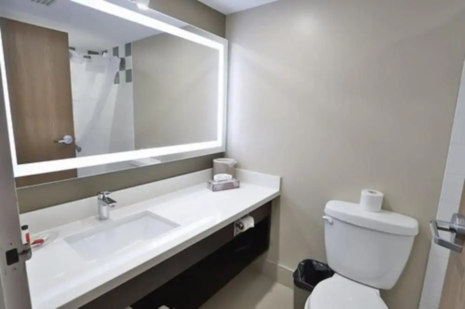 Super 8 Ajax/Toronto On