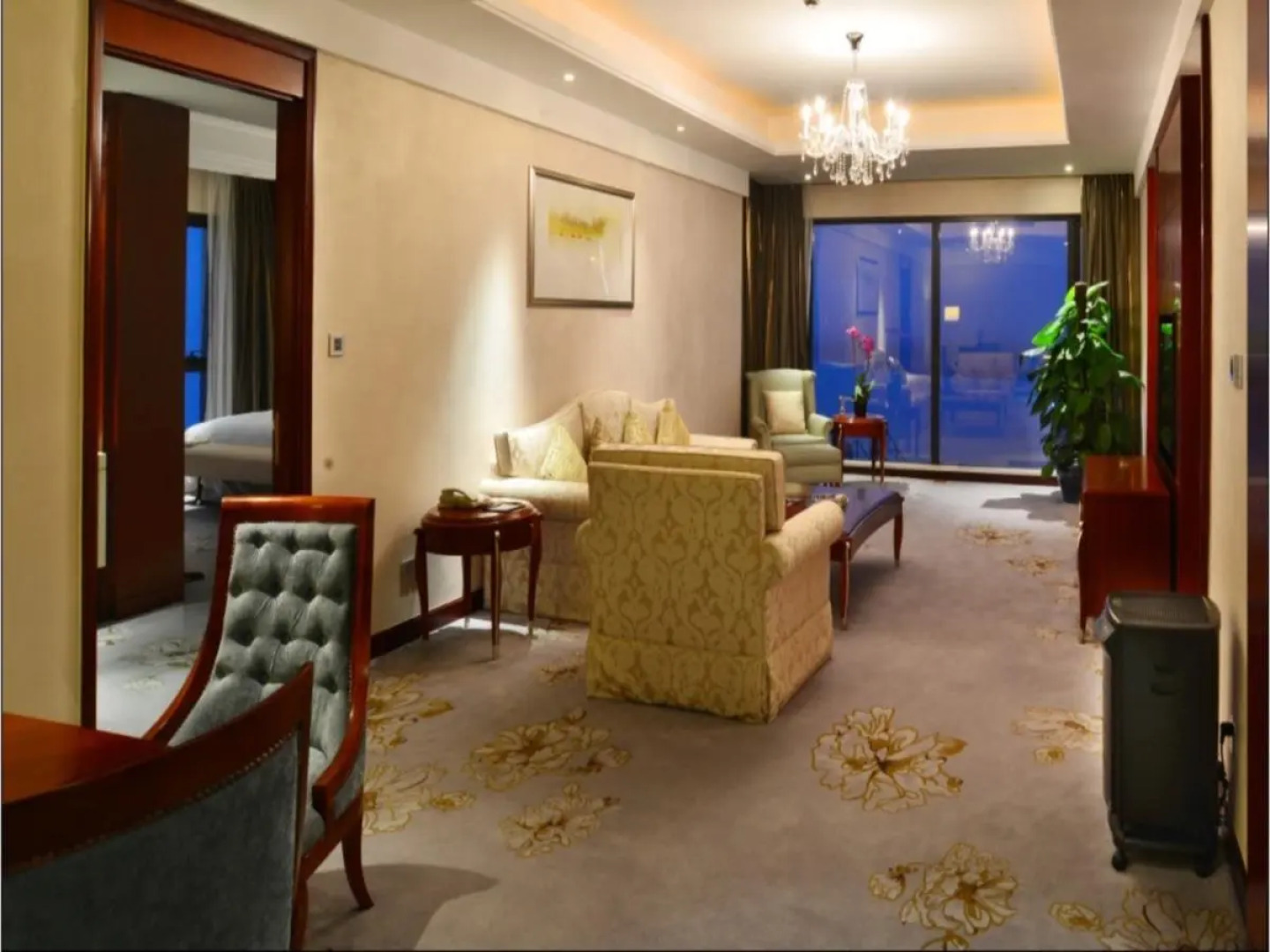 Peninsula Spring International Hotel