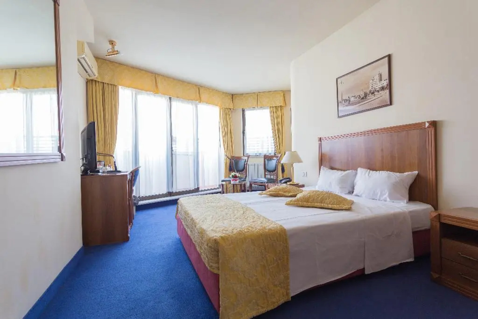 Zeus Essence Bucharest Opera