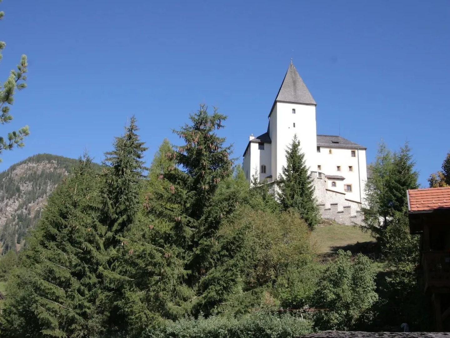 Lovely Chalet in Weißpriach Near Ski Lift