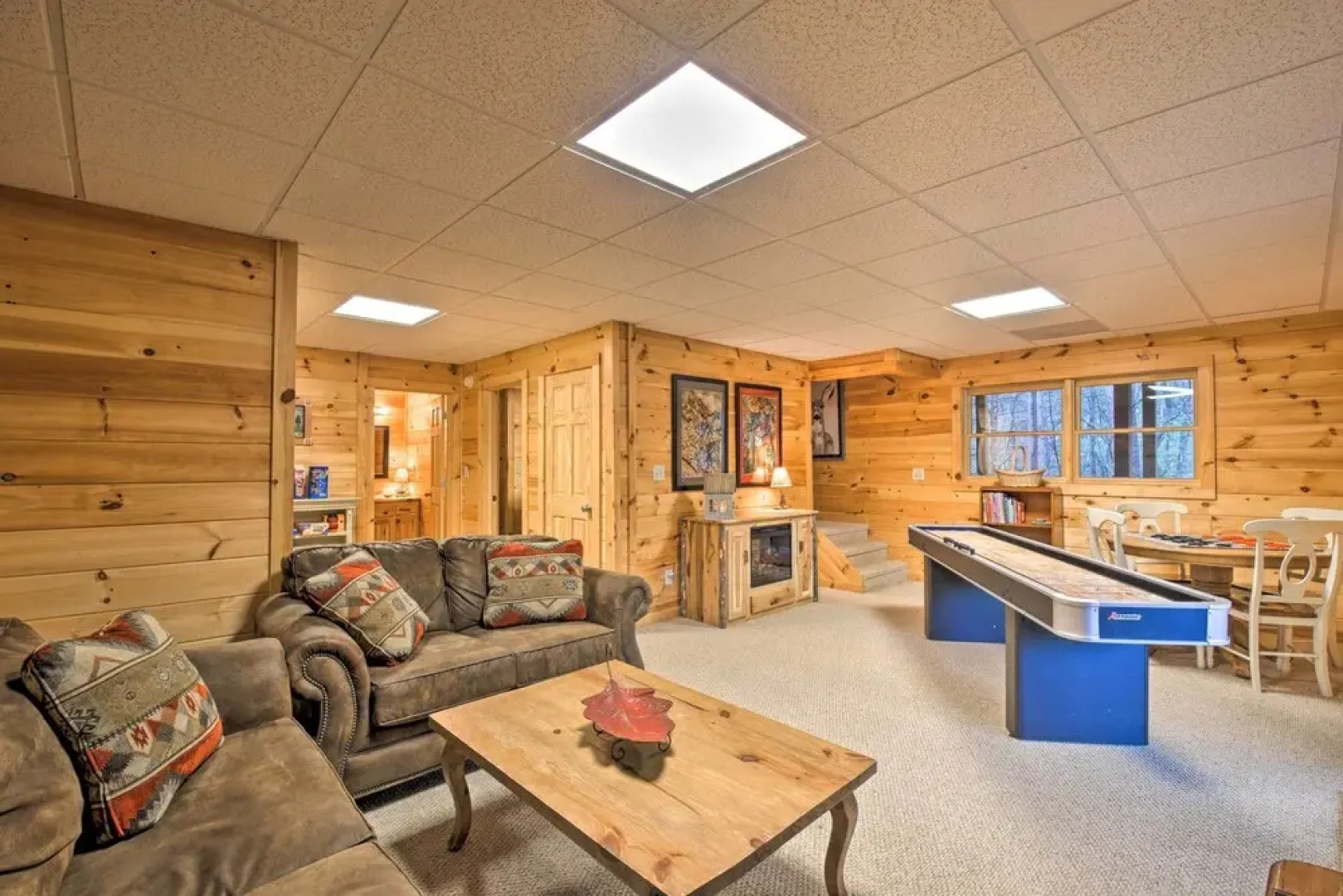 'long Pine Ridge' Cabin w/ Luxury Amenities!