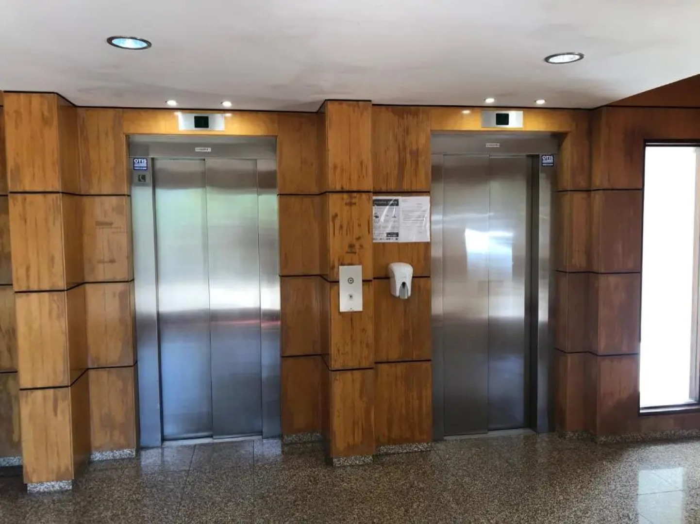 Beautiful Penthouse Apartment With Terrace - 4 Minute Walk to the Beach