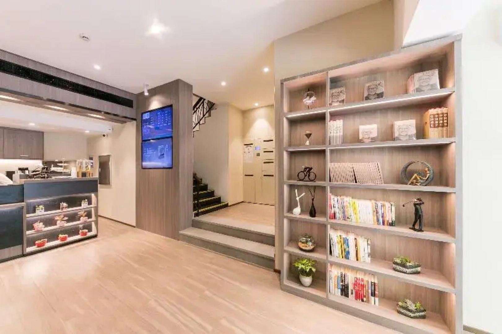 Hanting Hotel (Shanghai Zhongshan Park Metro Stat)