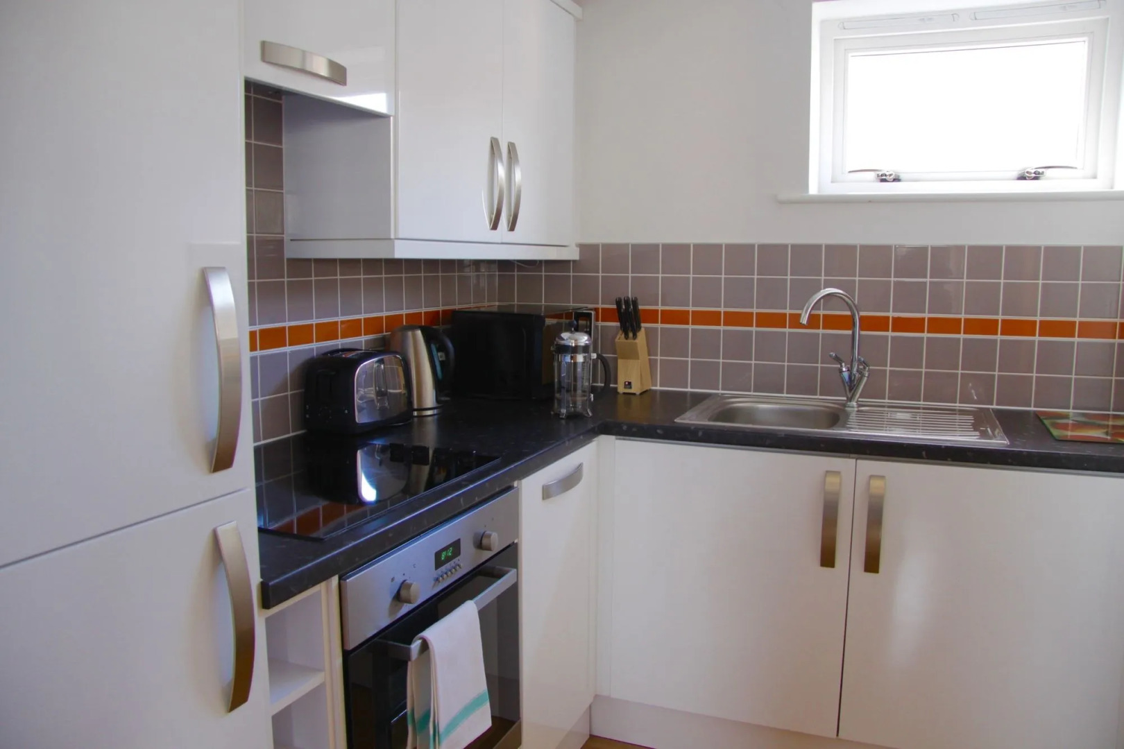 Lux Living Apartments - Marino Place