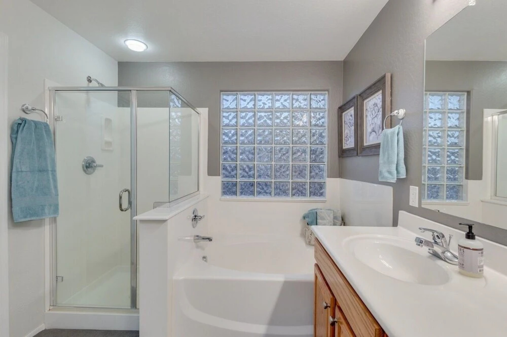 Oasis in The Desert! 5 Bedrooms, 3 Baths, Heated Resort Pool and Spa! Separate Casita! by Redawning