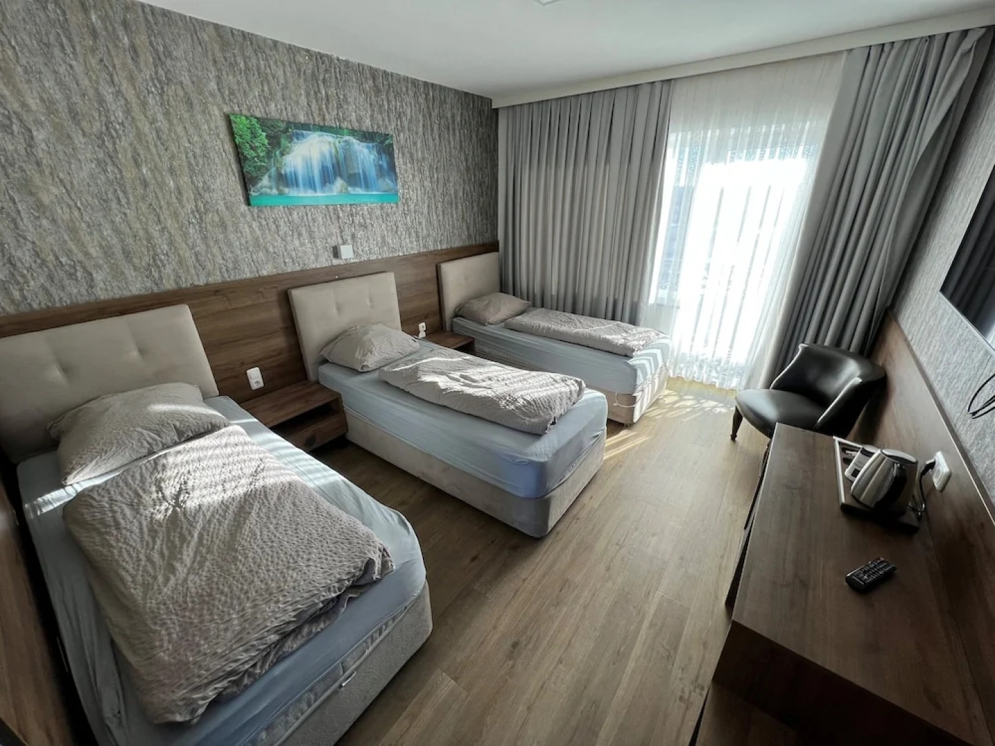 F Hotel 24h Check-In