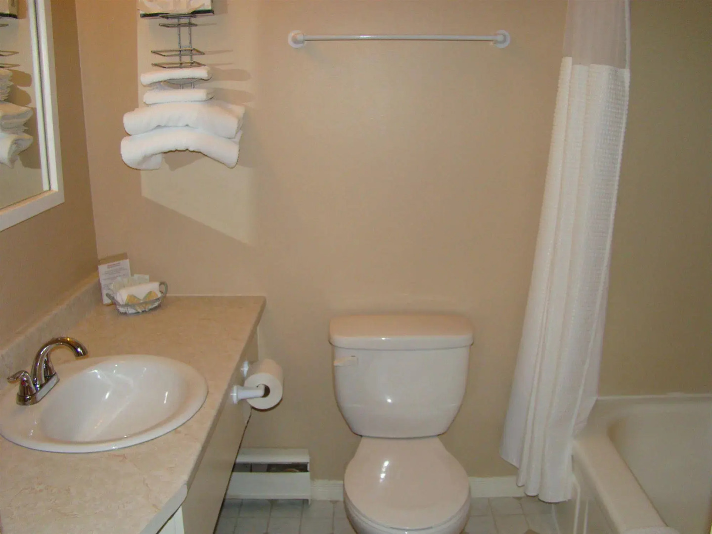 Colonial Resort-1000 Islands