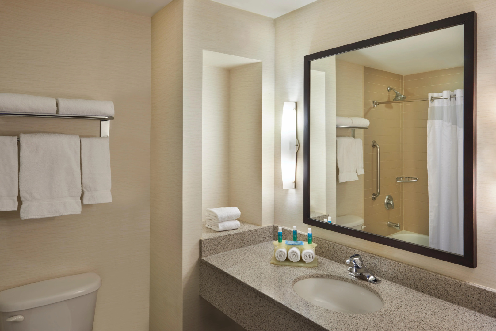 Holiday Inn Express & Suites Vaughan-Southwest by IHG