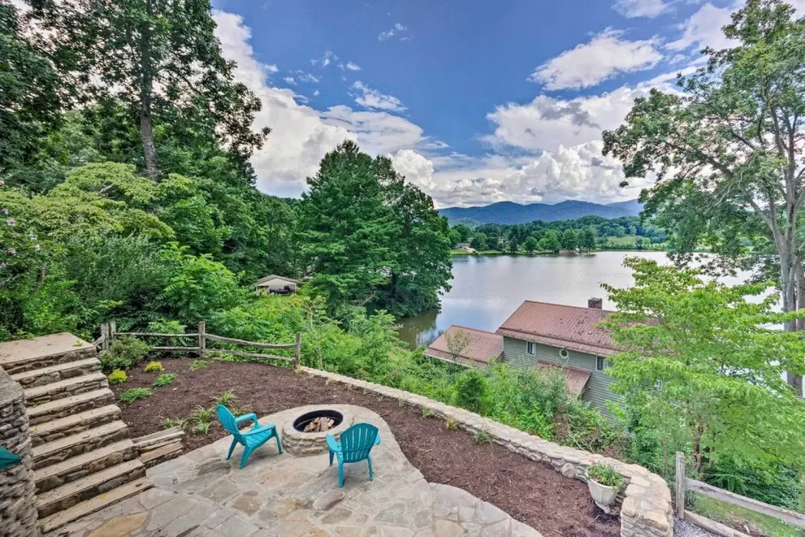 Studio W/patio Access + View on Lake Junaluska!