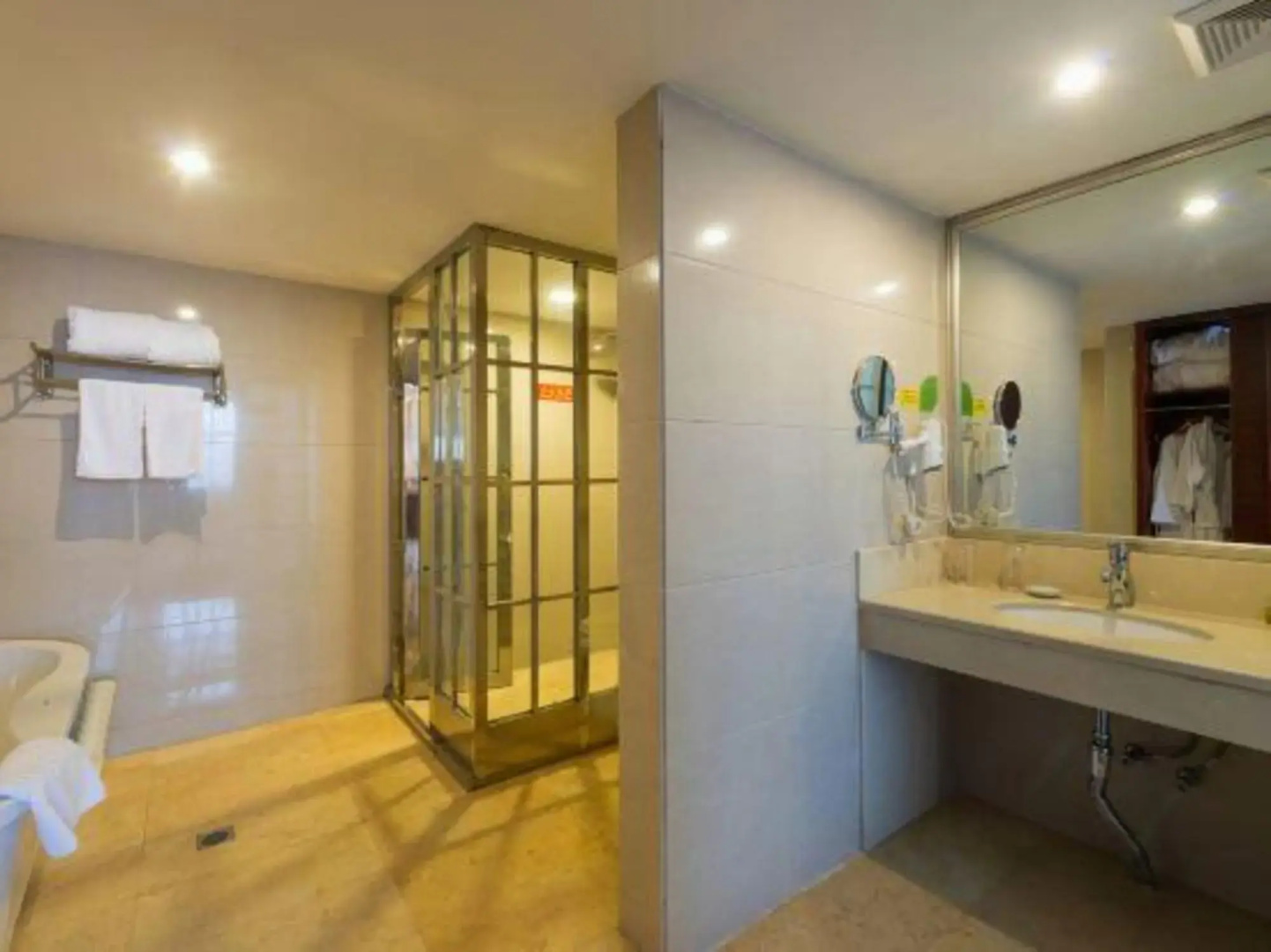 Huang Longshun Hotel
