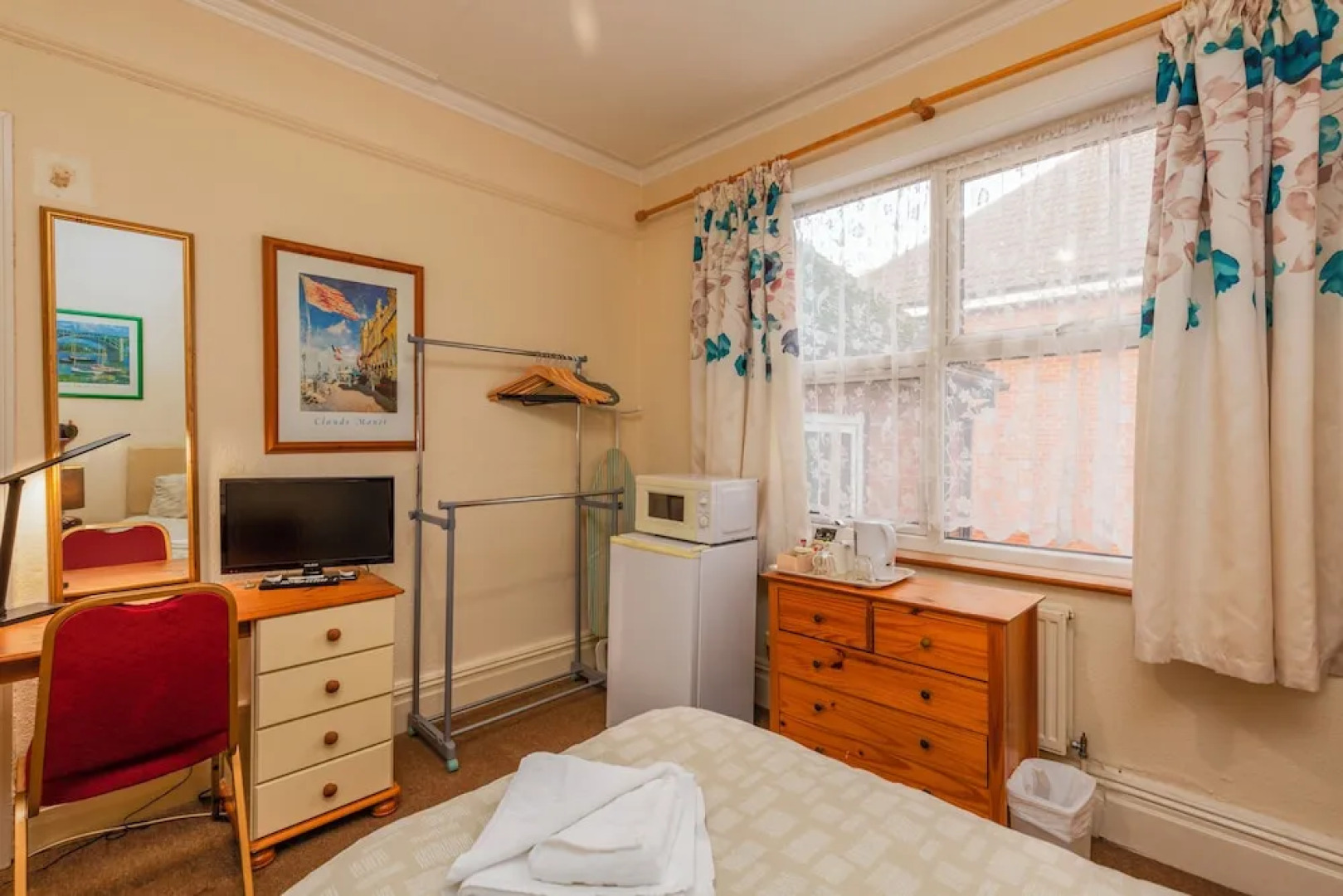 Ricky Road Guest House - Budget