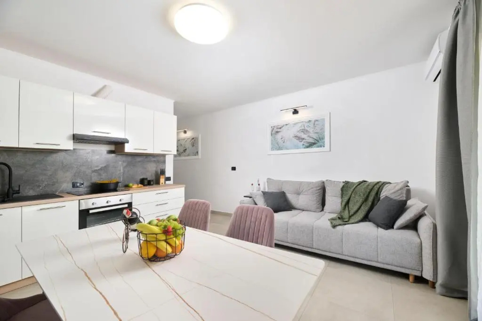 Apartment Zambratija