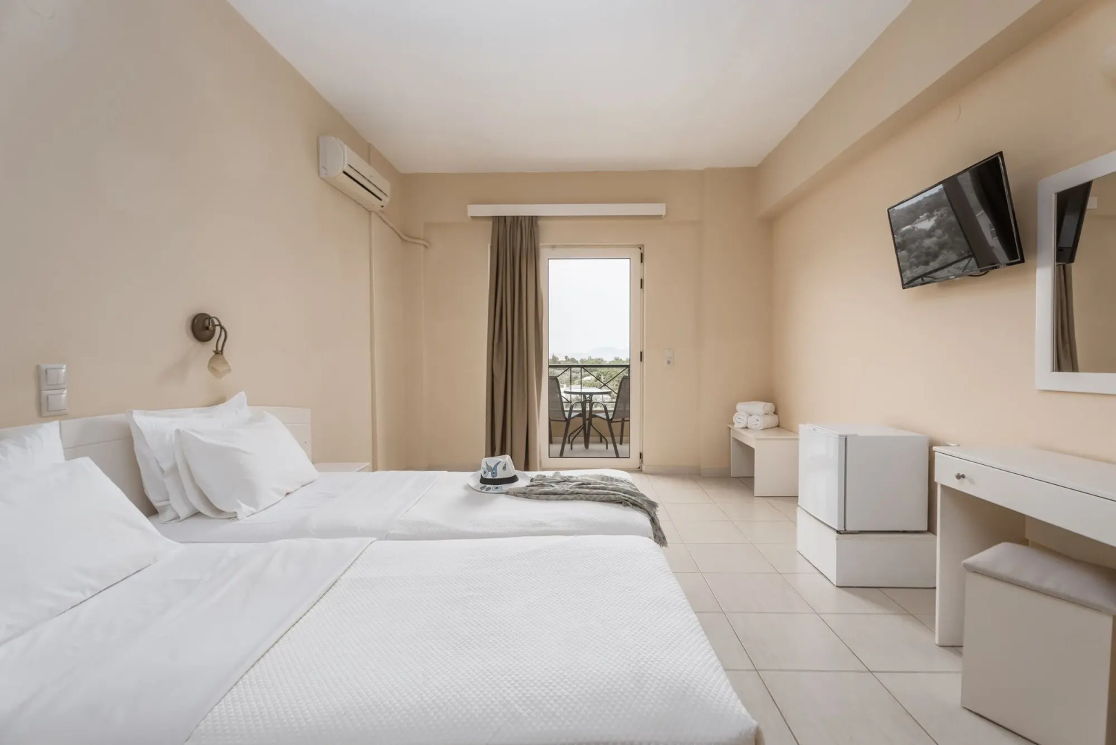 Paralos The Maxine - Adults Only