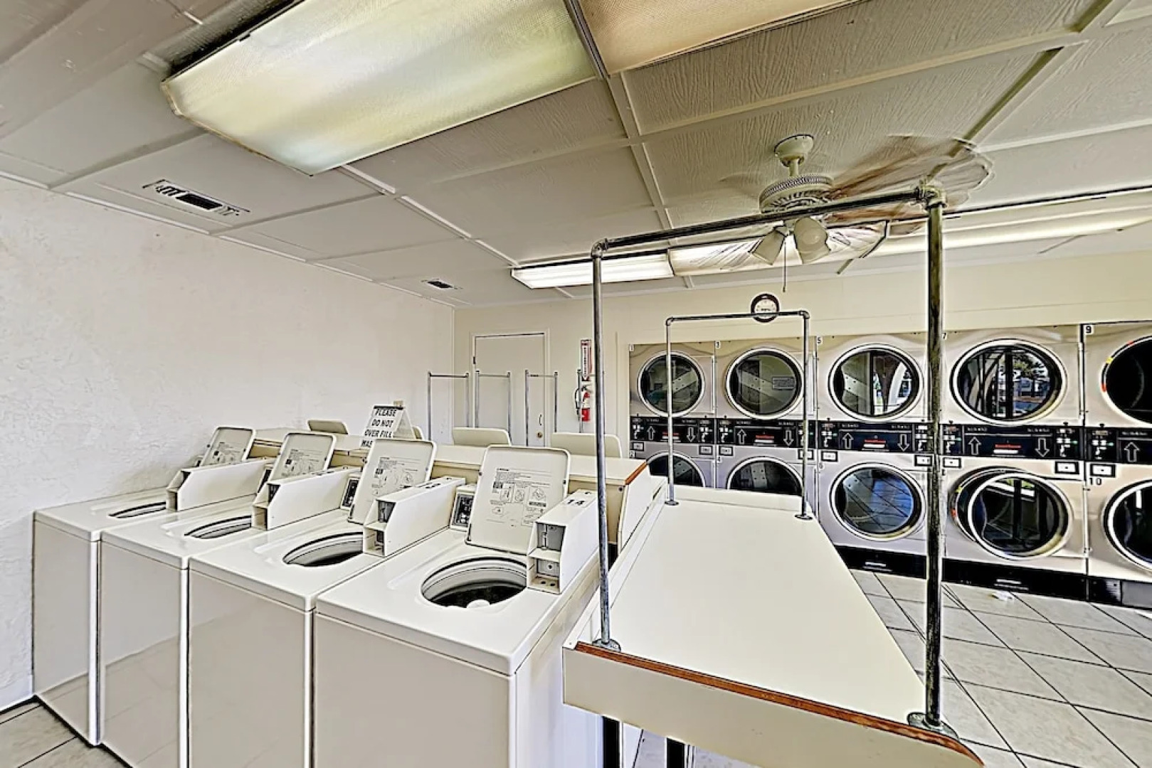 Bayside Getaway: Pools, Tennis, Golf, Private Dock 1 Bedroom Home