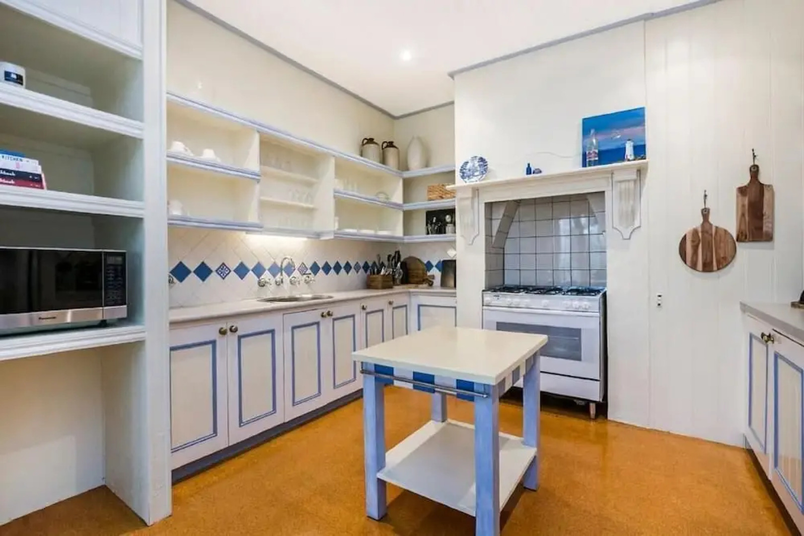 Edge 17 River Cottage & Waterfront Apartment