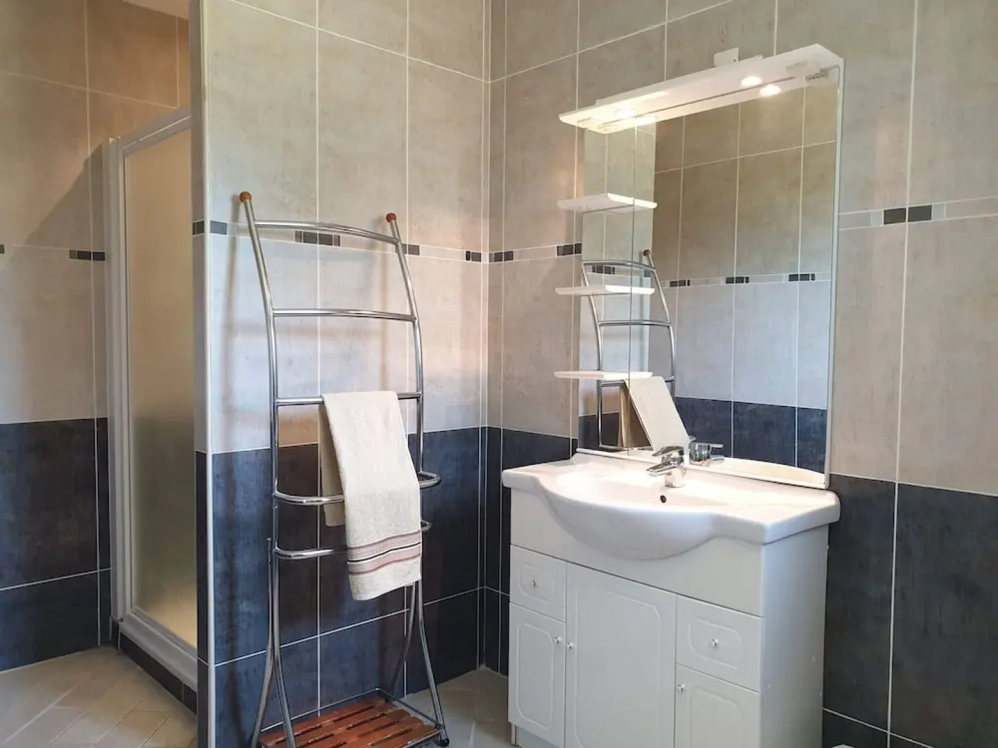 Spacious Villa Near Villemoustaussou With Pool