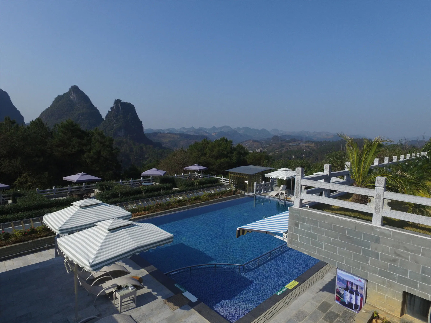 Yangshuo Mountain Top Retreat