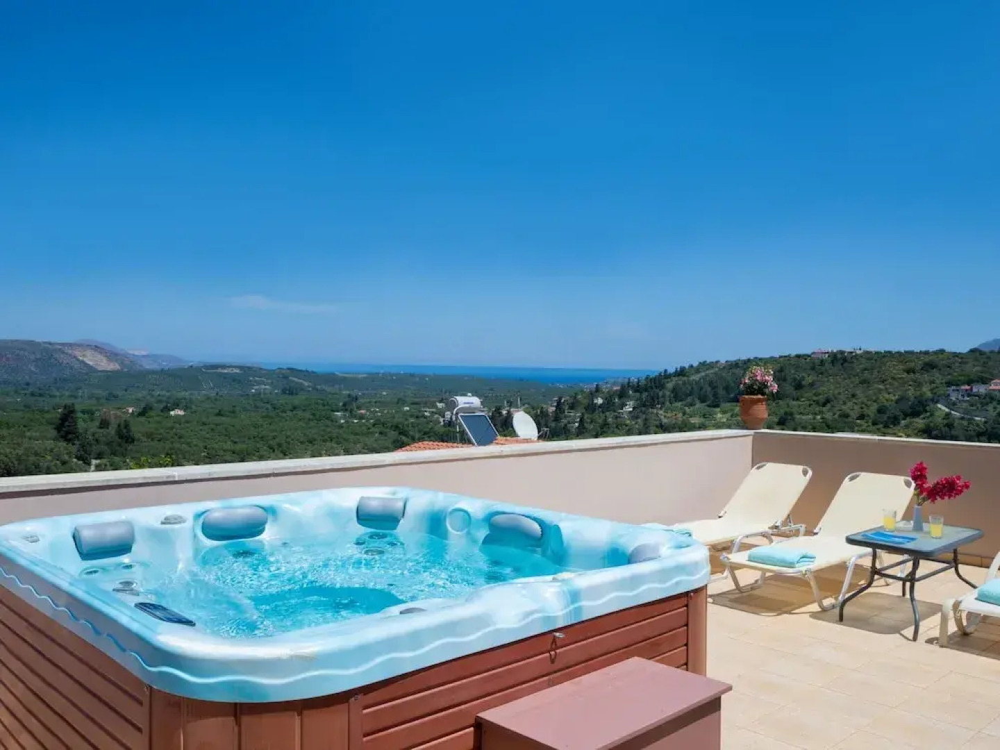 Cozy Holiday Home With Pool and Whirlpool in Maheri