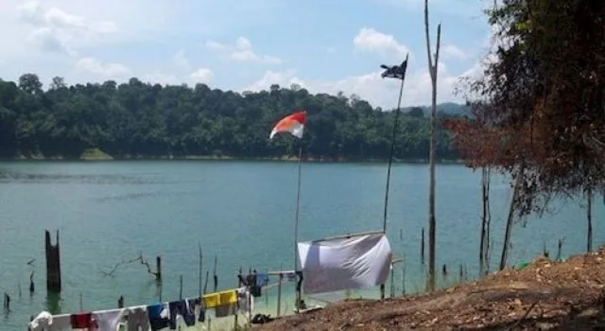 Banding Lakeside Inn