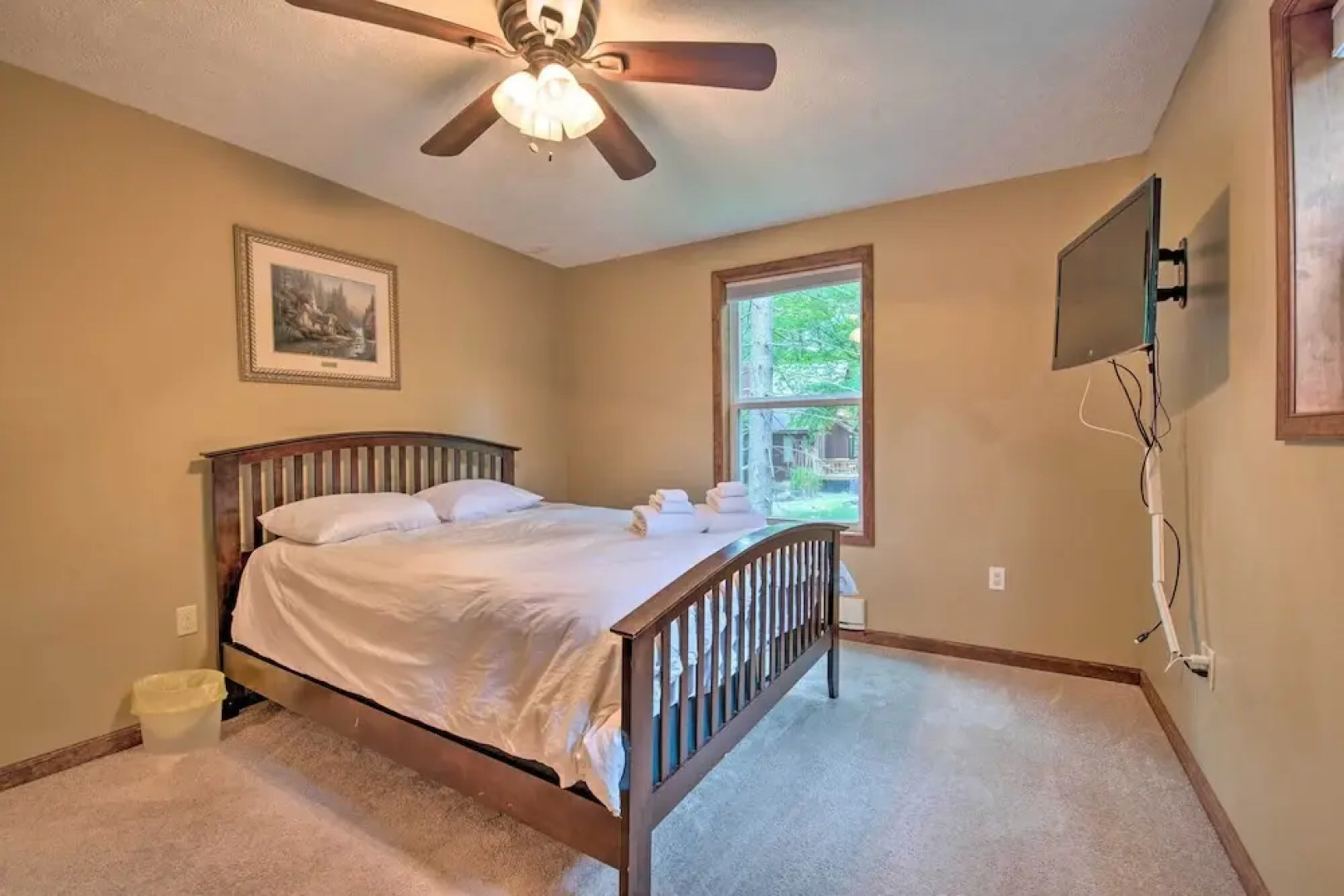 2 Mi to Lake Harmony: Gem w/ Game Room & Deck