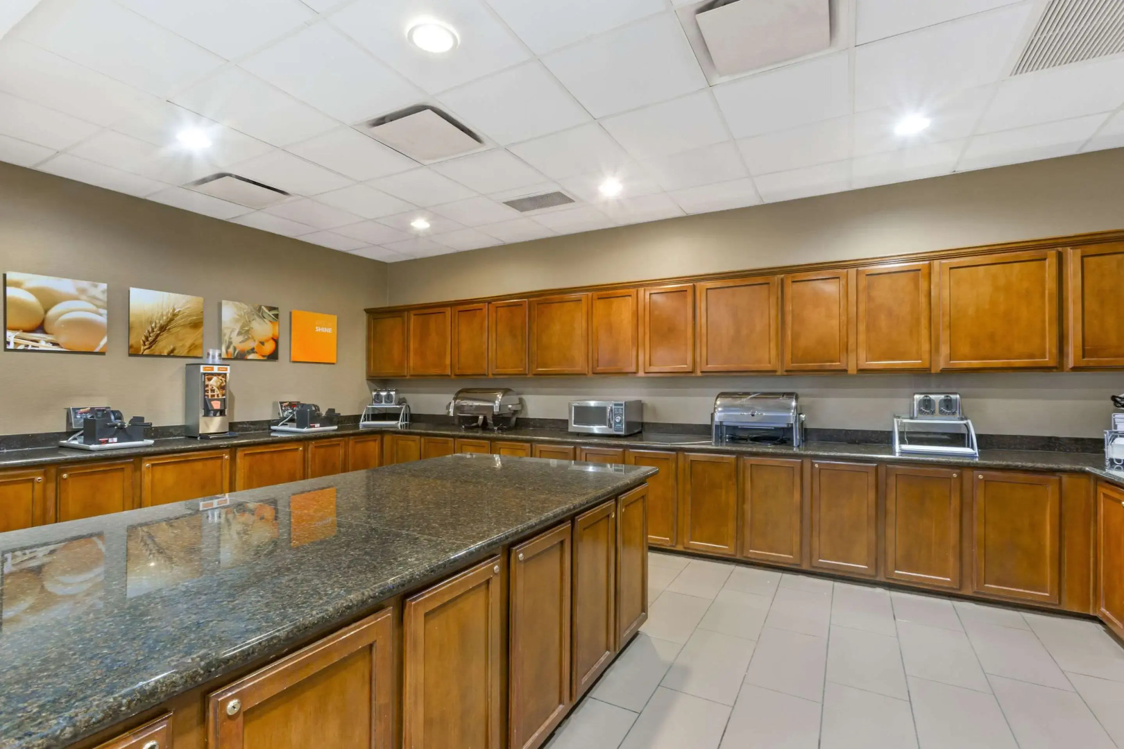 Comfort Suites Glendale - State Farm Stadium Area