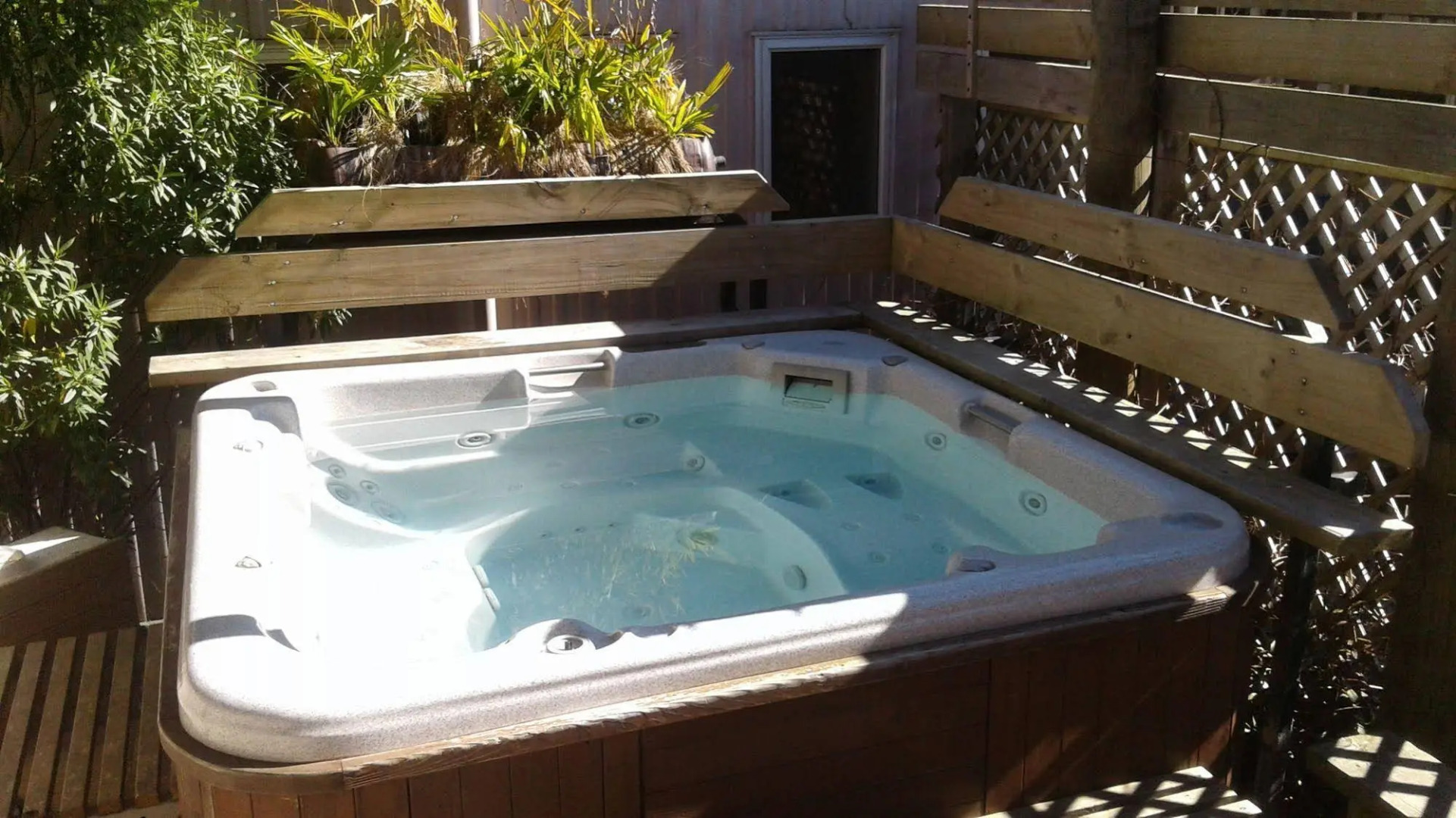 The Crossing Backpackers