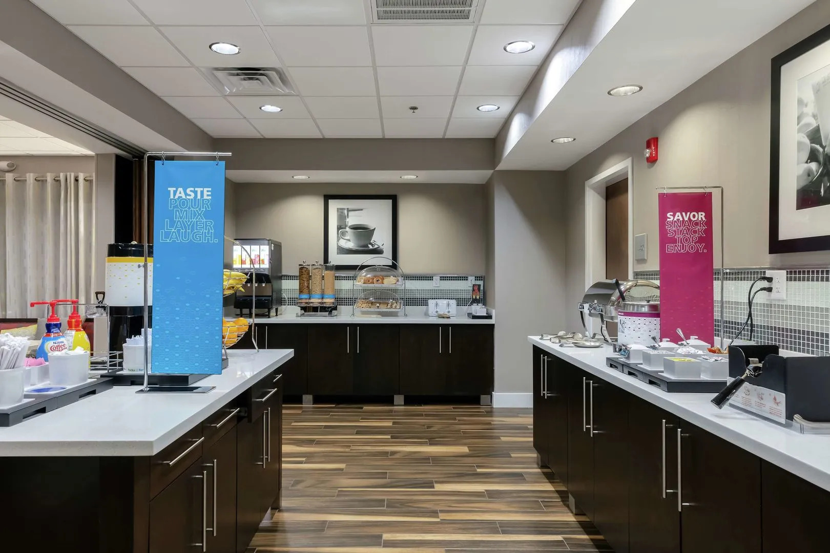 Hampton Inn Emerson LakePoint