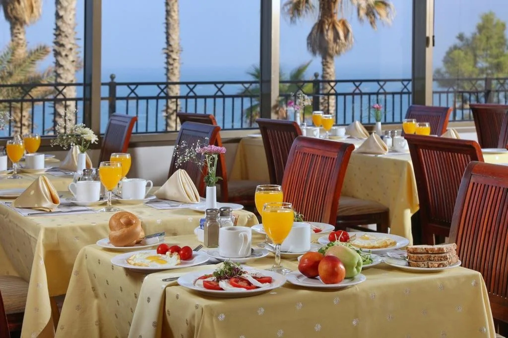 Seasons Hotel - Resort on The Beach