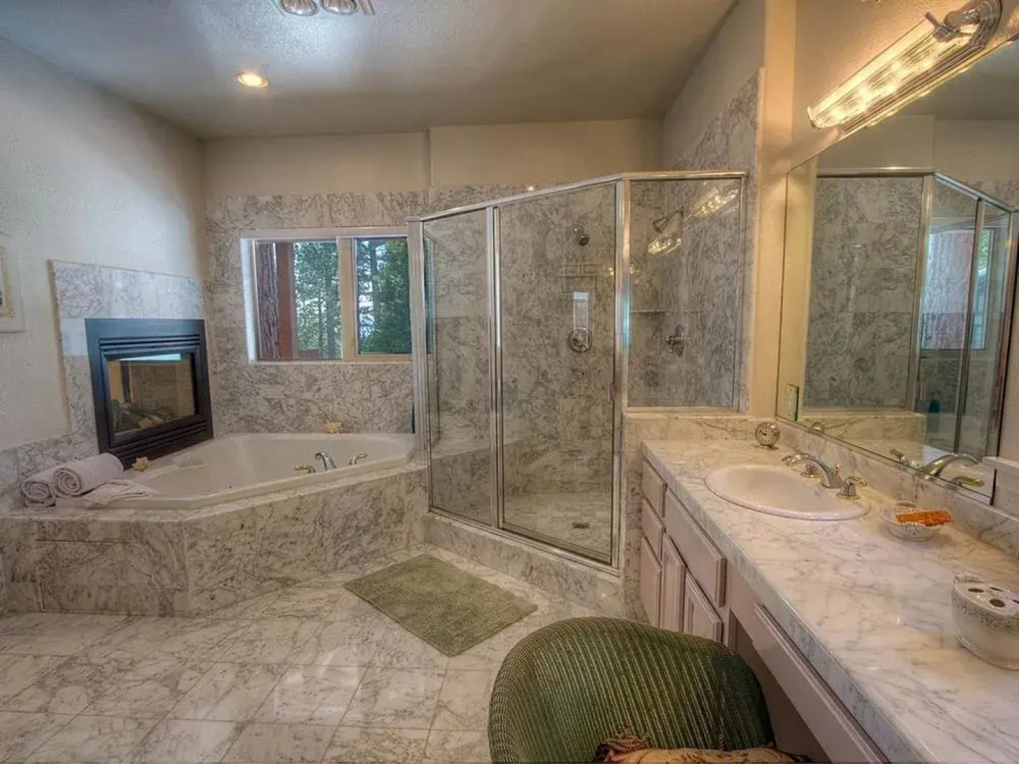 Luxurious Lower Tyrolian Village 3 Br chalet by RedAwning