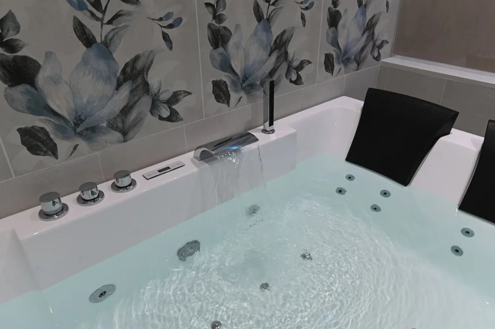 Slopes Suites and Spa