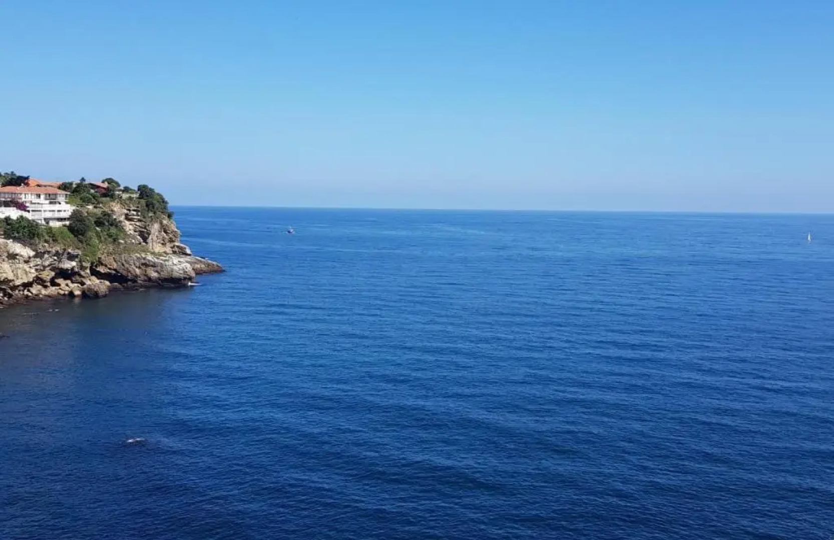 Sea Coast Lekeitio by HomeBilbao