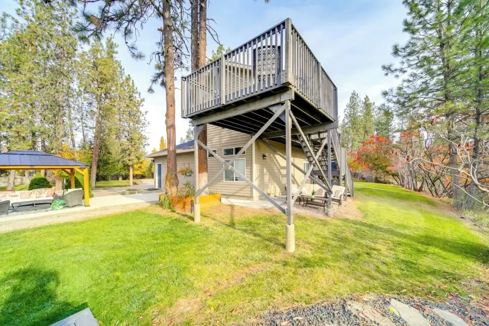 Nine Mile Falls Hideaway: Scenic Retreat on River