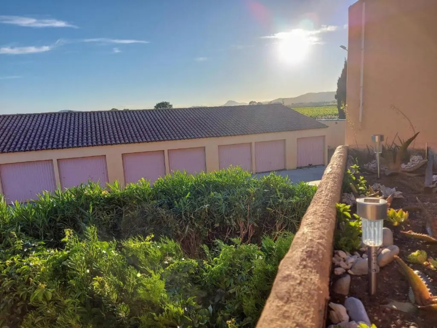 Coquet studio avec belle terrasse