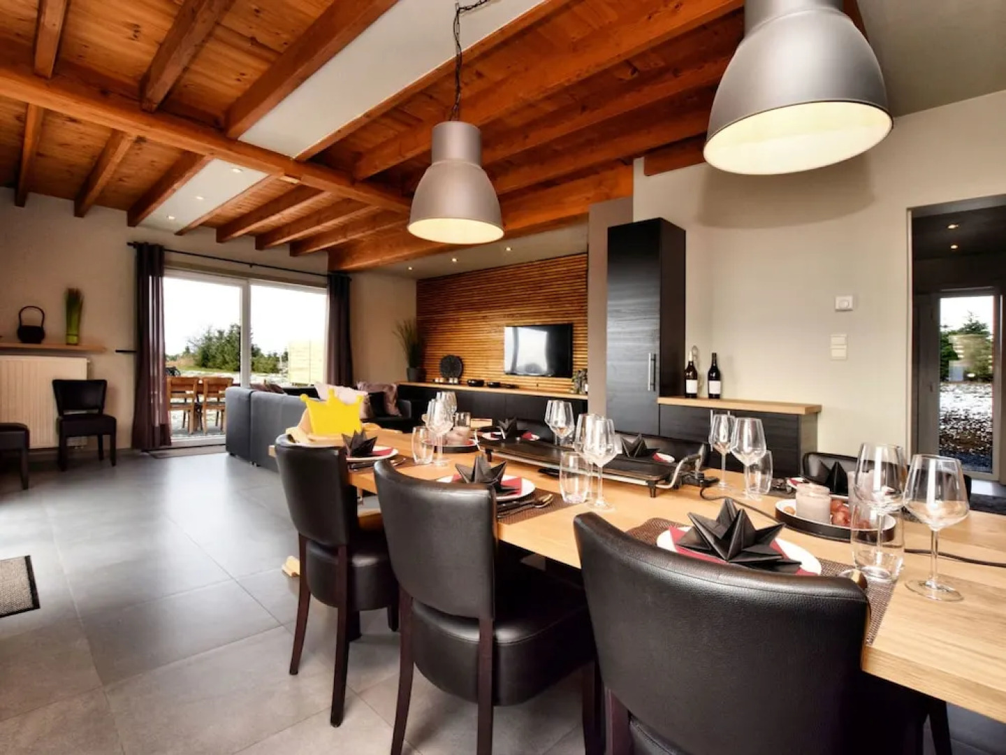 Beautiful, Luxury Home with Sauna, Hot Tub, Private Bathrooms