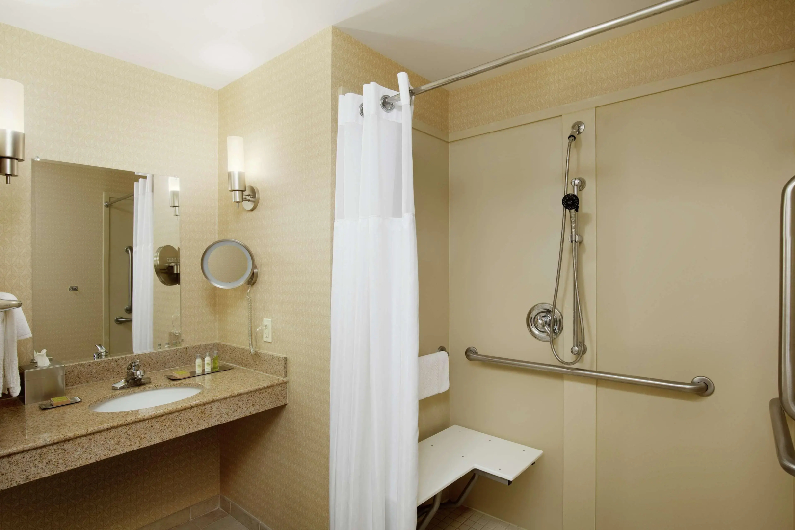 DoubleTree by Hilton Richmond Airport