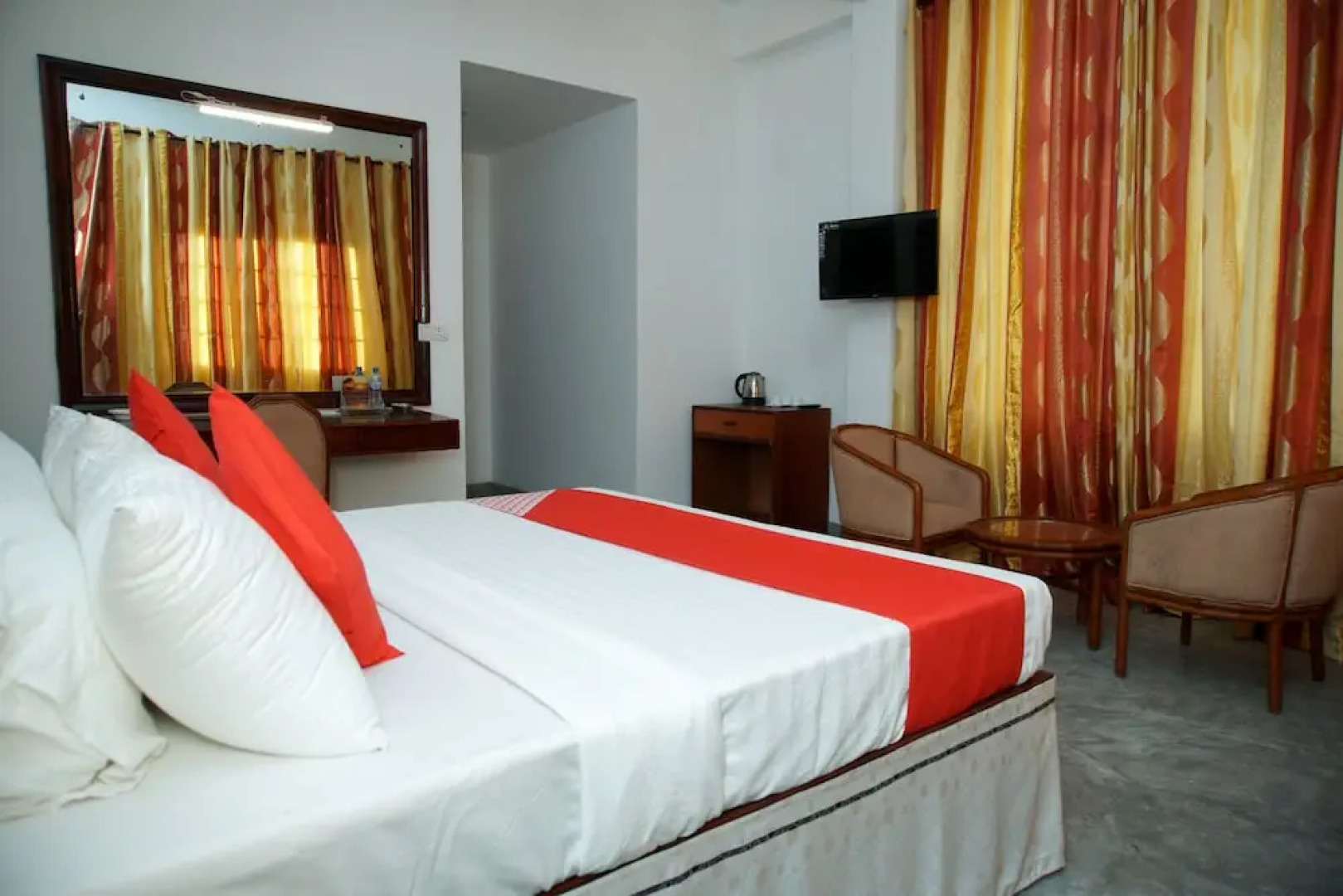 OYO 352 Sea Breeze Hotel